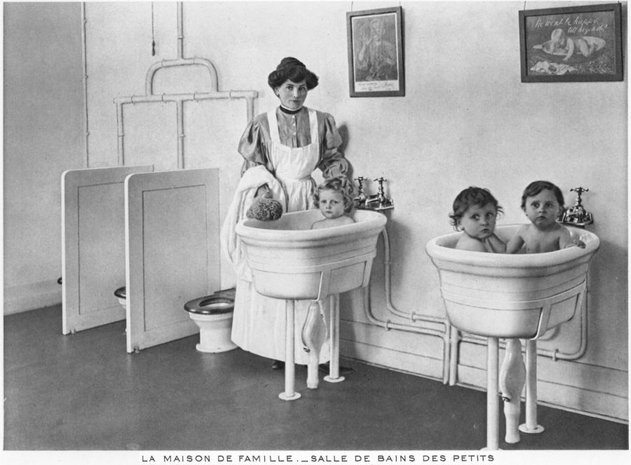 Maison de Famille - Salle de bains des petits - Le Creusot 1912