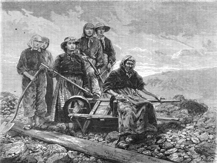 Les trieuses de charbon, types du Creusot. (Sur le premier plan, assise sur la brouette, est la mère Dion ; trente-six ans de triage, haute paye)